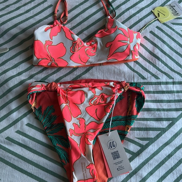 MAAJI 2pc reversible Tropical Bikini Set sz medium NWT’s - Picture 6 of 9